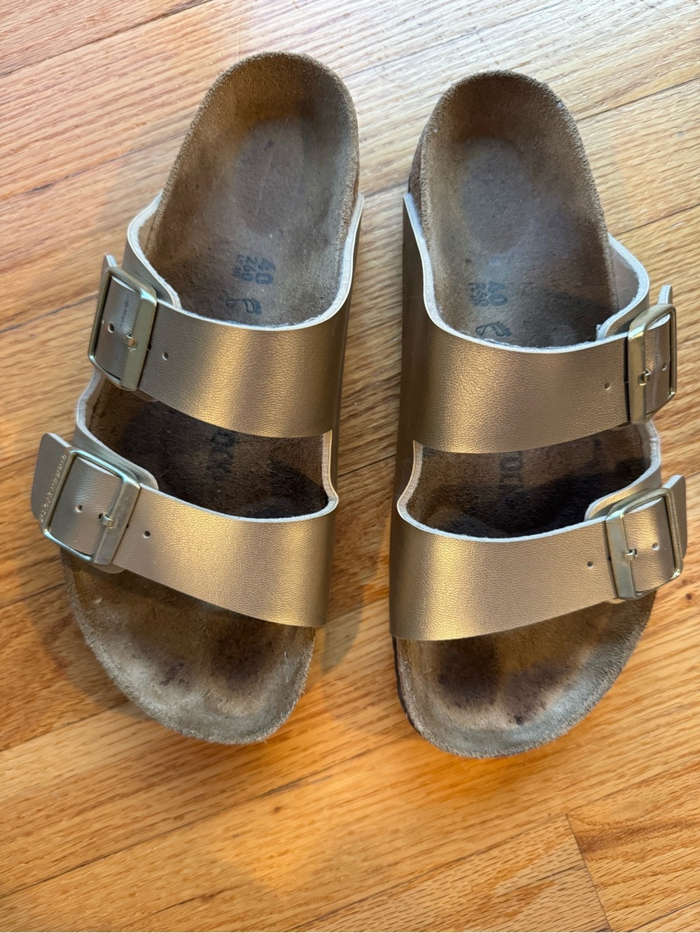 Birkenstock Arizona Sandal in Metallic Gold and Black Sole - Picture 4 of 15